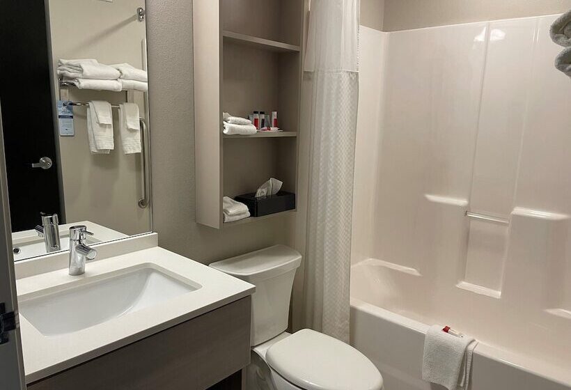 Номер Deluxe, Coratel Inn & Suites By Jasper Rochester