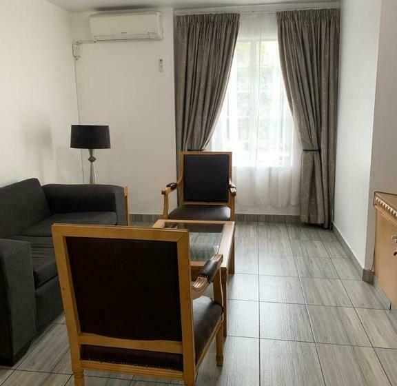 Люкс 2 Спальни, Airport Inn And Suites
