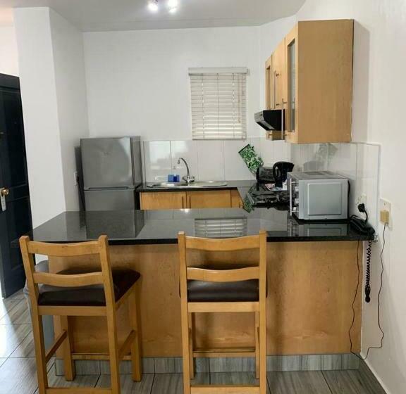 Номер Стандарт, Airport Inn And Suites