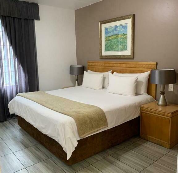 Люкс 2 Спальни, Airport Inn And Suites