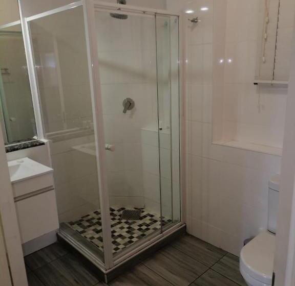 Люкс 2 Спальни, Airport Inn And Suites