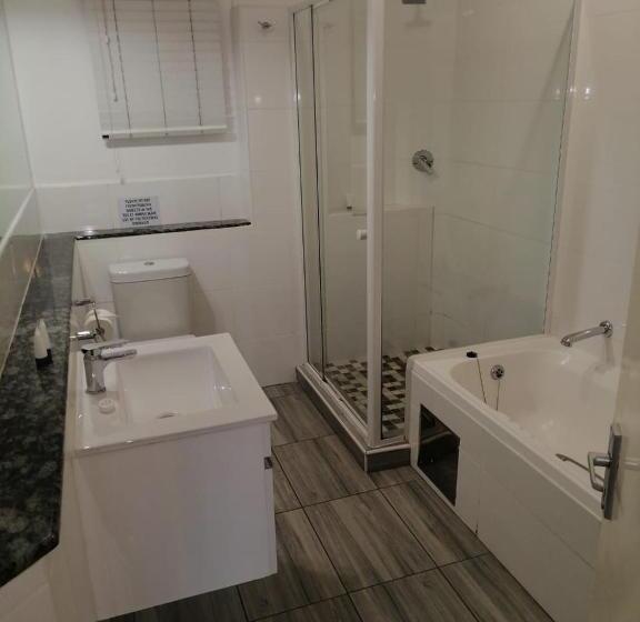 Номер Executive, Airport Inn And Suites