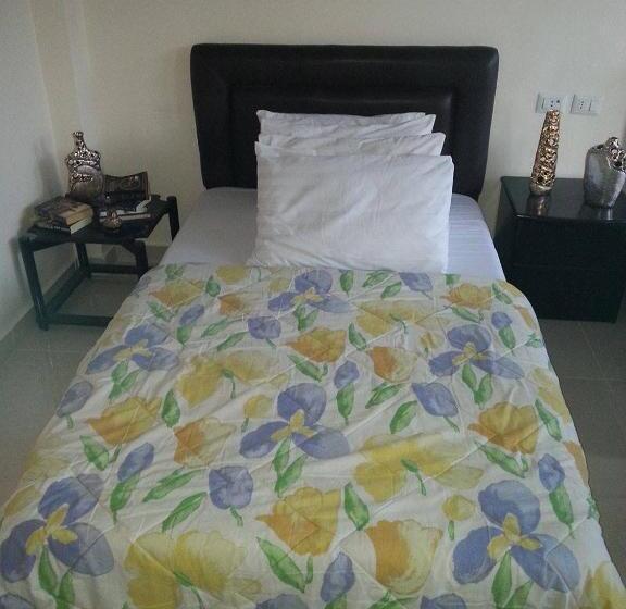 اتاق اکونومی, Zaman Ya Zaman Boutique