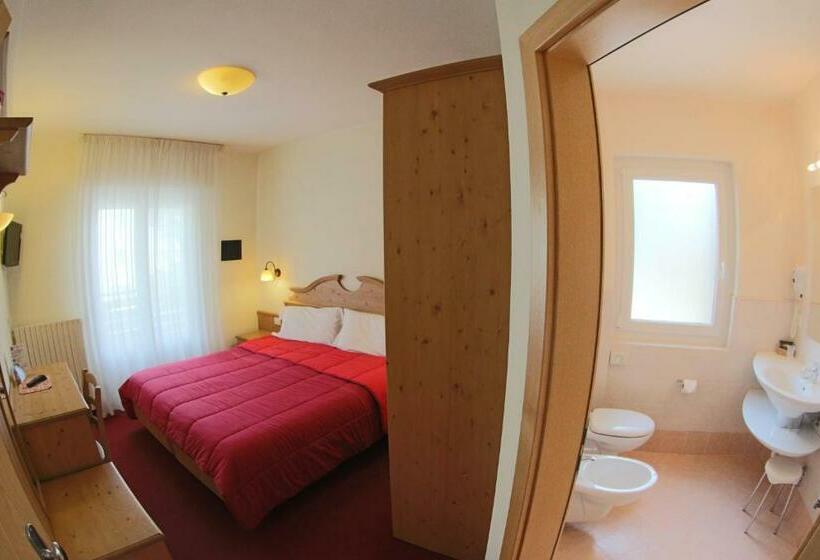Номер Стандарт с Балконом, Liz Hotel & Apartments