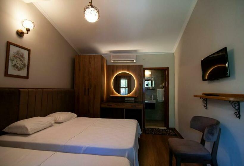 标准三人间, Fener Motel