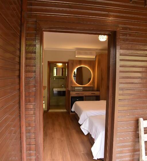 标准三人间, Fener Motel