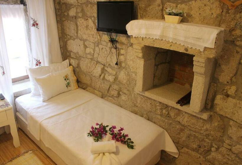 Quarto Estandar Individual, Alacati Asmali Konak