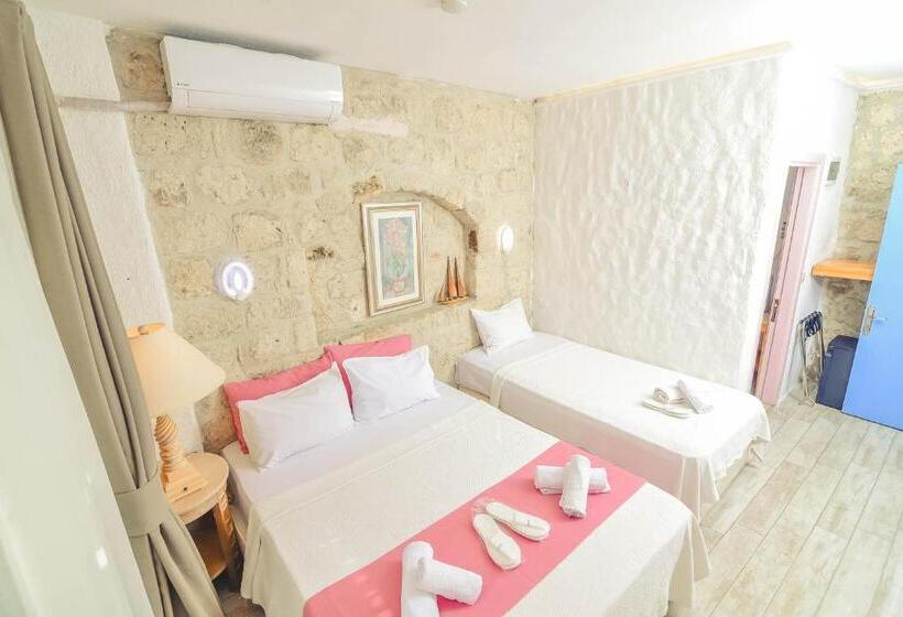 Quarto Triplo Superior, Alacati Asmali Konak