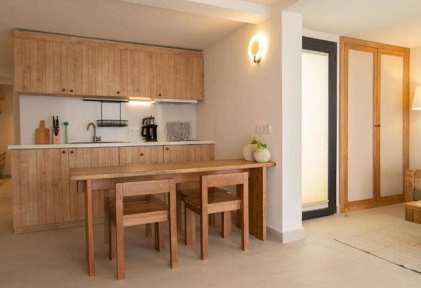 Family Suite, Daphnis