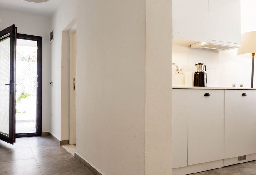 Family Suite, Daphnis
