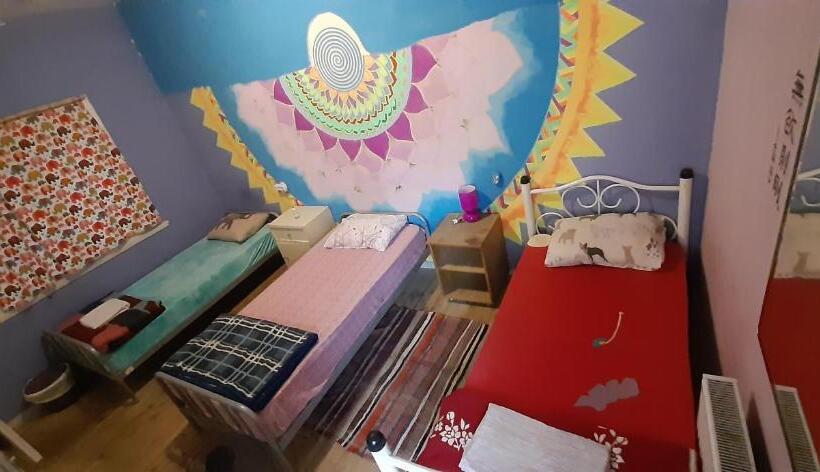 Cama em Quarto Compartilhado, Shantihome