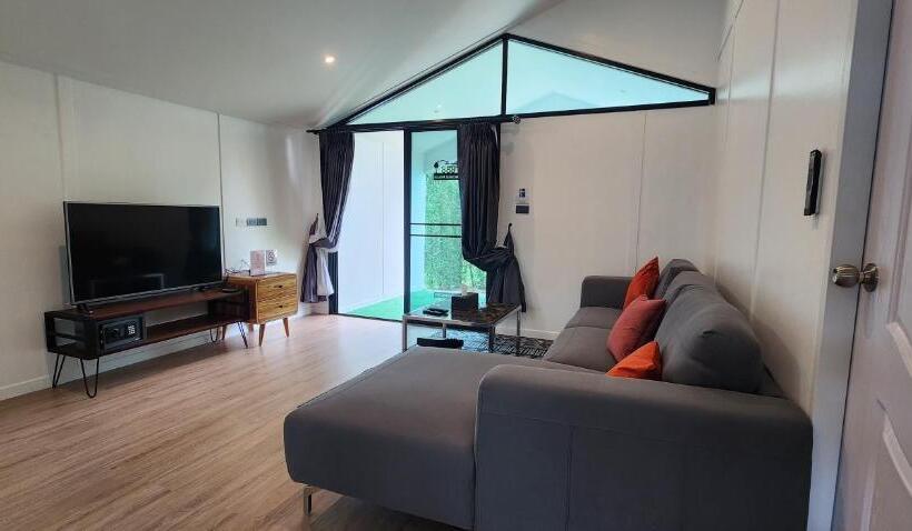 חדר דלוקס לארבעה, The Nidhra Boutique Resort