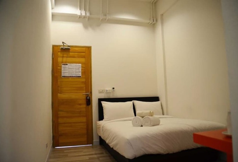 Номер Стандарт, Mad Monkey Chiang Mai   Hostel