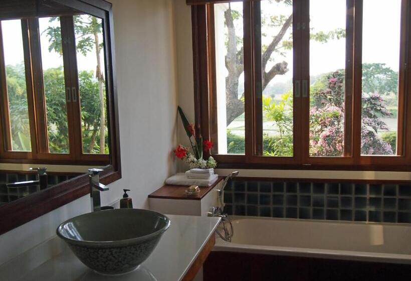 اتاق استاندارد با چشم‌انداز کوهستان, Villa Albizia, Chiang Mai
