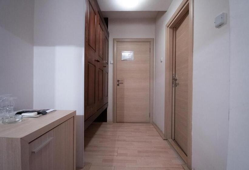 اتاق استاندارد سه نفره, Dunav Požarevac