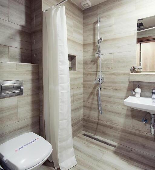 اتاق لوکس, Junior