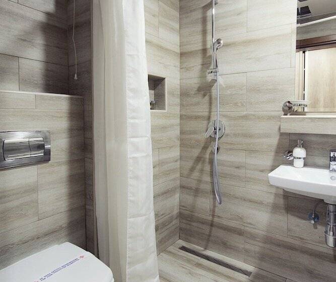 اتاق لوکس, Junior