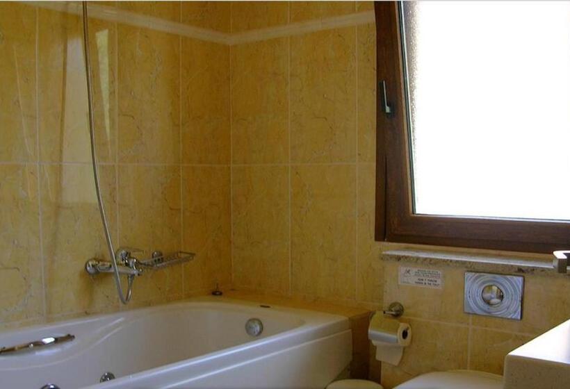 استودیو استاندارد با چشمانداز دریا, Utopia