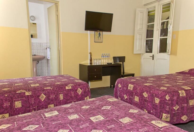 Номер Стандарт Трехместный, Las Mercedes Hostal Residencial