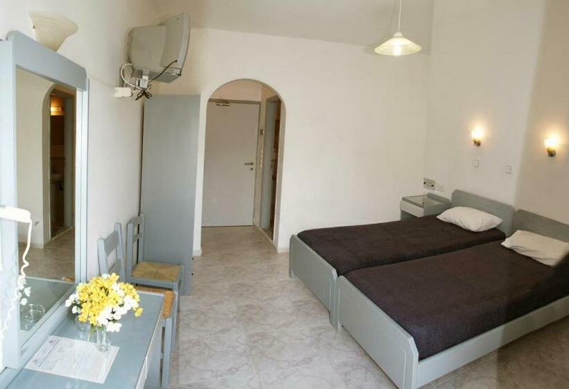 Quarto Estandar, Costas & Chrysoula