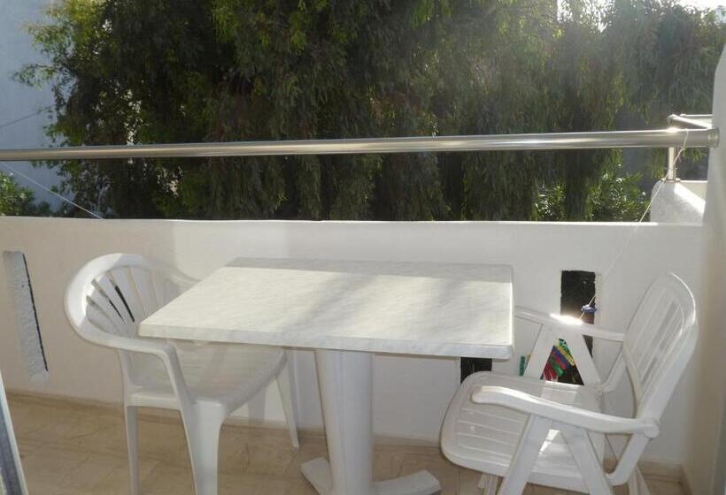 Apartamento 2 Dormitórios, Costas & Chrysoula