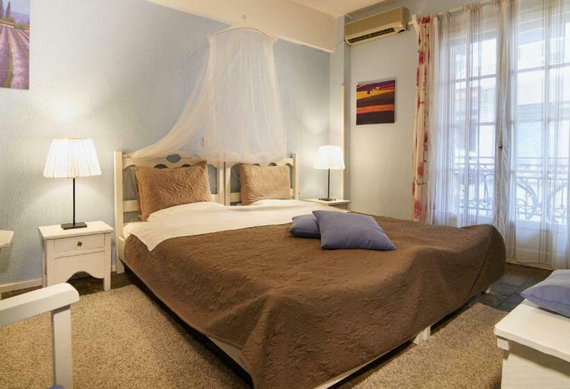 Номер Стандарт Вид на Город, Greek House