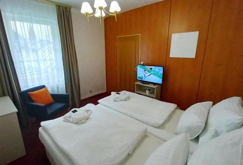 اتاق استاندارد, Hradec