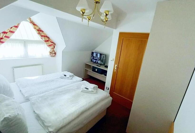 اتاق استاندارد, Hradec