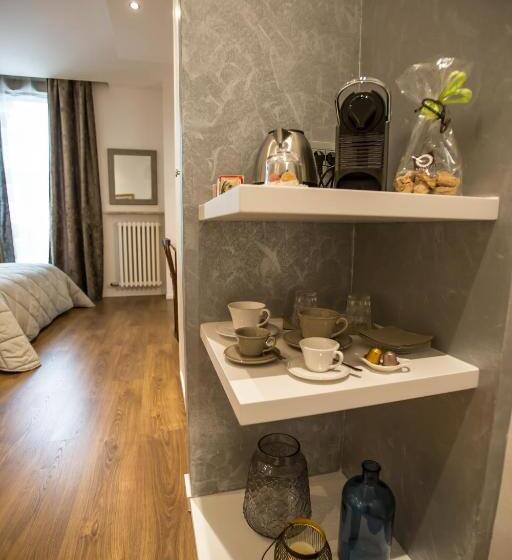 Superior suite with balcony, Arena Suite