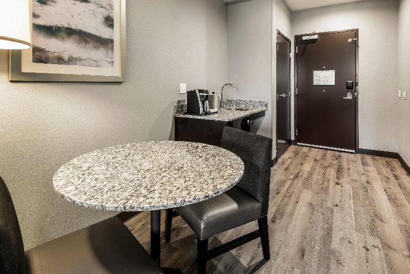 Люкс Кровать Квин, Holiday Inn Hotel & Suites Silicon Valley – Milpitas, An Ihg
