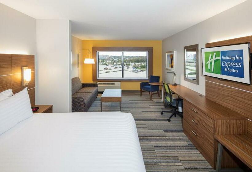 キングサイズベッドのスイートルーム, Holiday Inn Express East Peoria   Riverfront, An Ihg