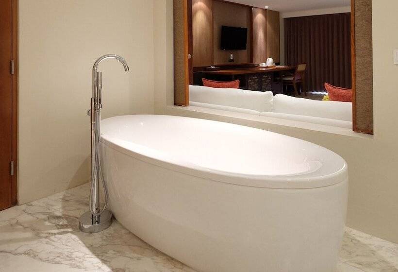 Полулюкс Одноместный с Террасой, The Bandha Hotel & Suites