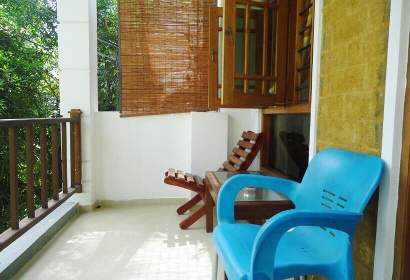 اتاق لوکس سه تخته, Sky Garden Mini