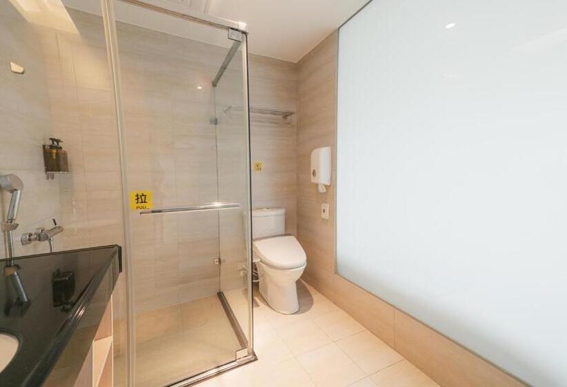 Economy Quadruple Room, Liyaou