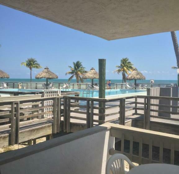 スタンダードスタジオ, Caloosa Cove Resort