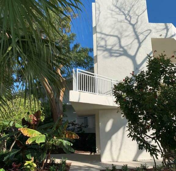 スタンダードスタジオ, Caloosa Cove Resort
