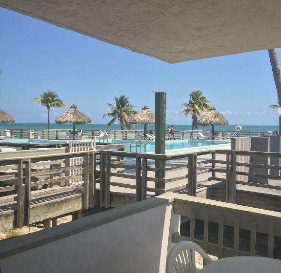 스탠다드 스튜디오, Caloosa Cove Resort