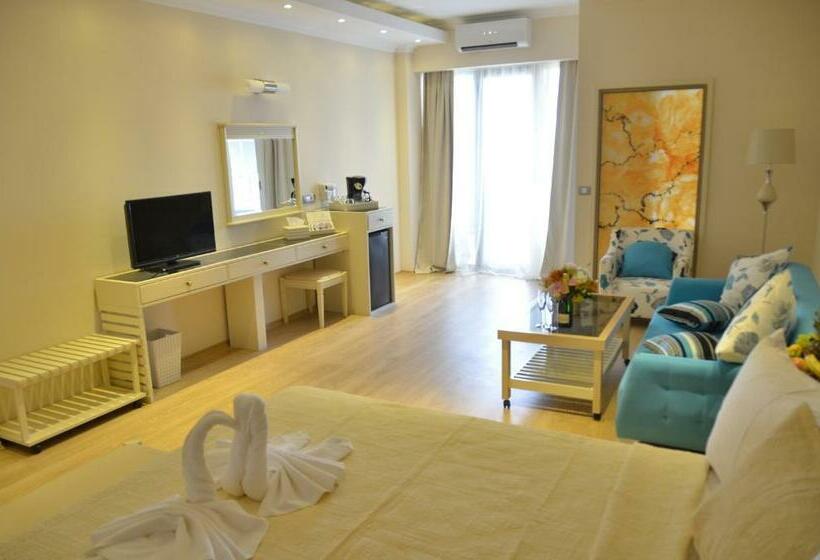 Standard Room with Balcony Side Sea View, Phoenicia Luxury