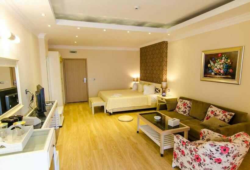 Standard Room with Balcony Side Sea View, Phoenicia Luxury