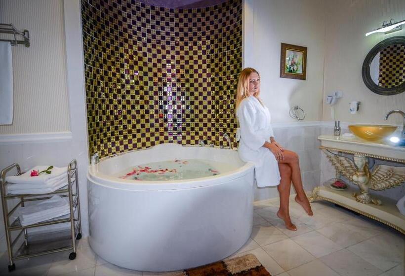 Королевский Люкс, Phoenicia Luxury