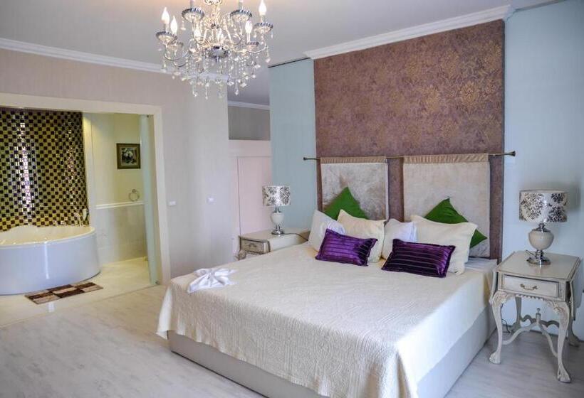 Королевский Люкс, Phoenicia Luxury