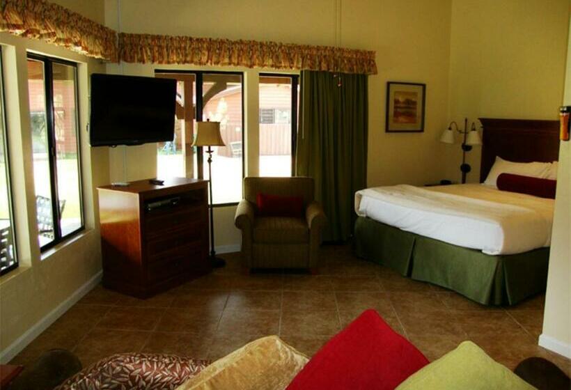 Студия Стандарт, Roundhouse Resort