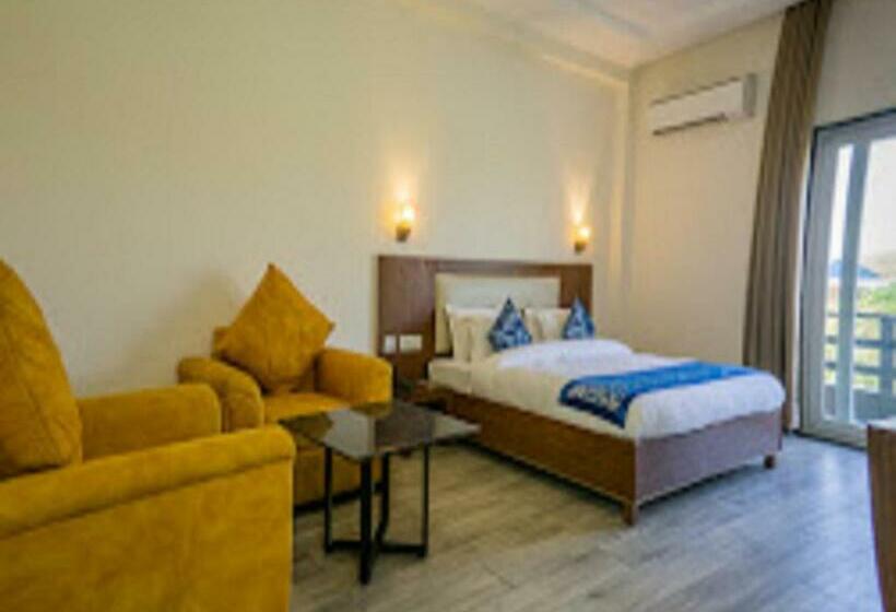 Номер Deluxe, Vrinda Anandam Resort  Vrindavan