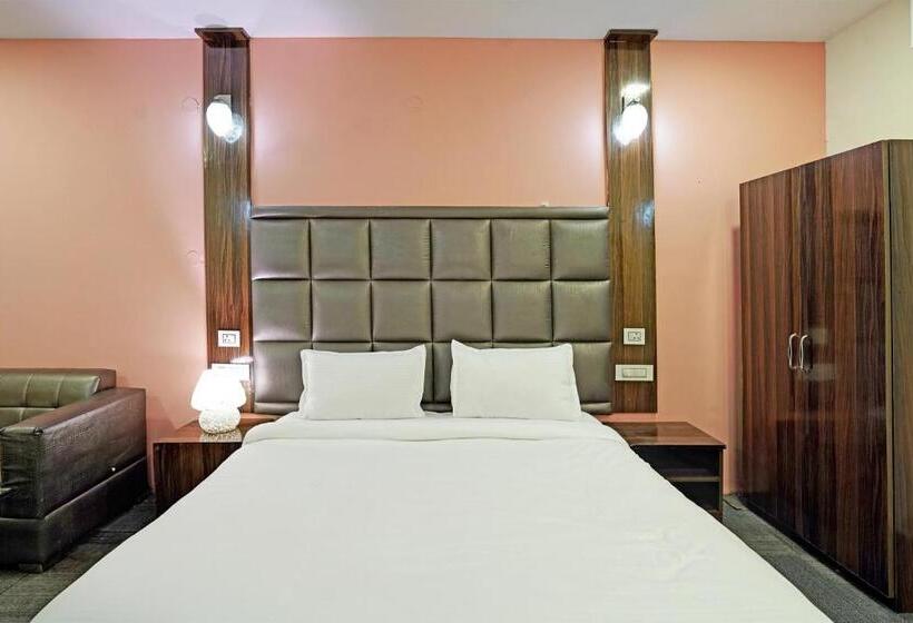 Трехместный Номер Deluxe, Collection O Riveria Resort