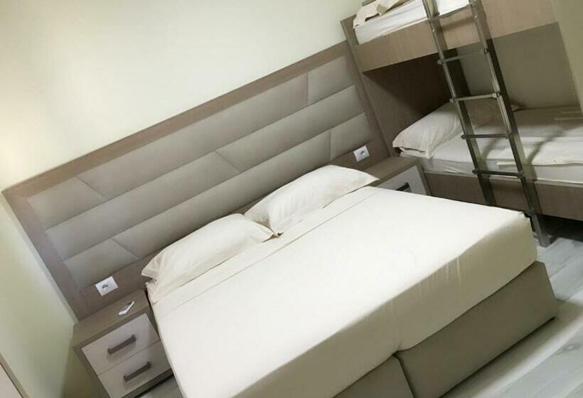 Quarto Quádruplo Estandar, Airen Hotel Velipoje