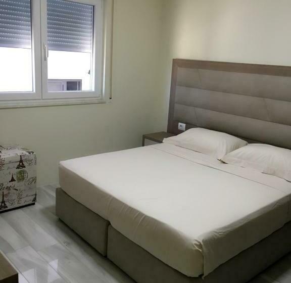Quarto Estandar, Airen Hotel Velipoje
