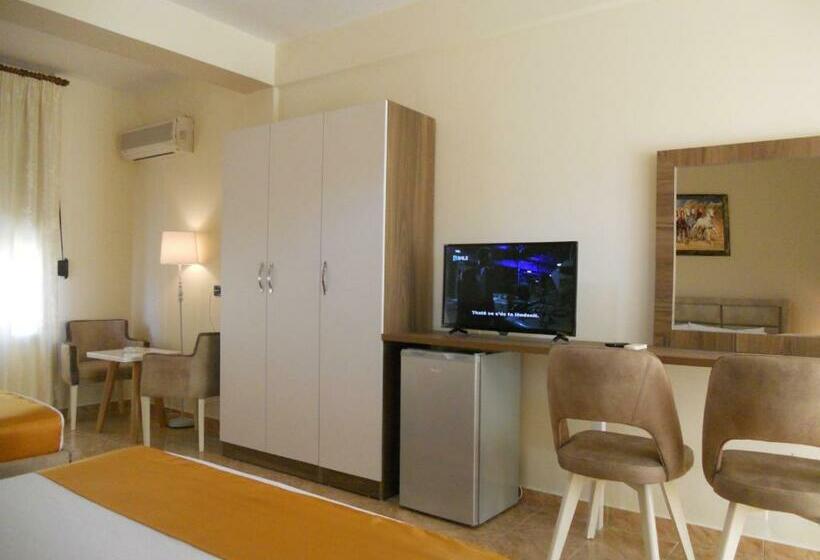 Superior Triple Room, Onorato