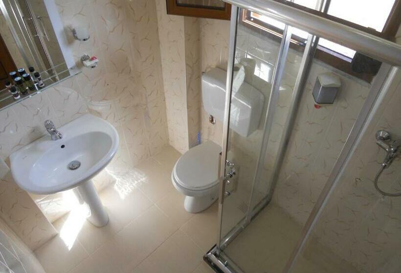 Superior Room, Onorato