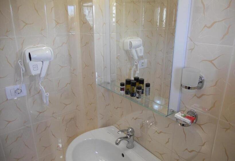 Superior Triple Room, Onorato