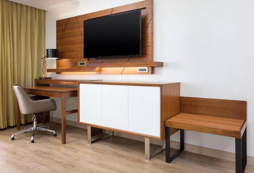 Студио Стандарт с Балконом, Courtyard By Marriott Santa Monica